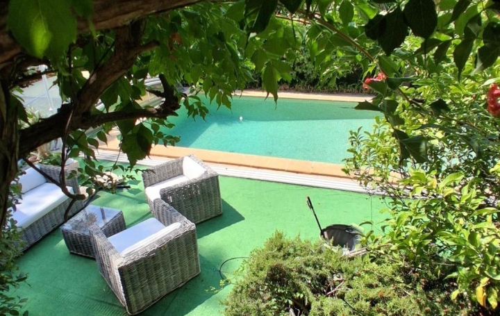 Villa   LA GARDE  161 m2 1 050 000 € 